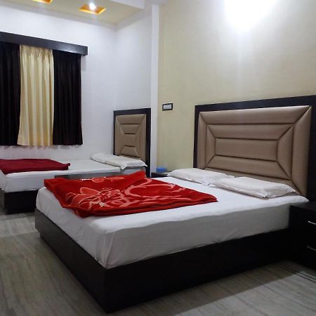 Hotel Vinayaka Натгдвара Екстер'єр фото