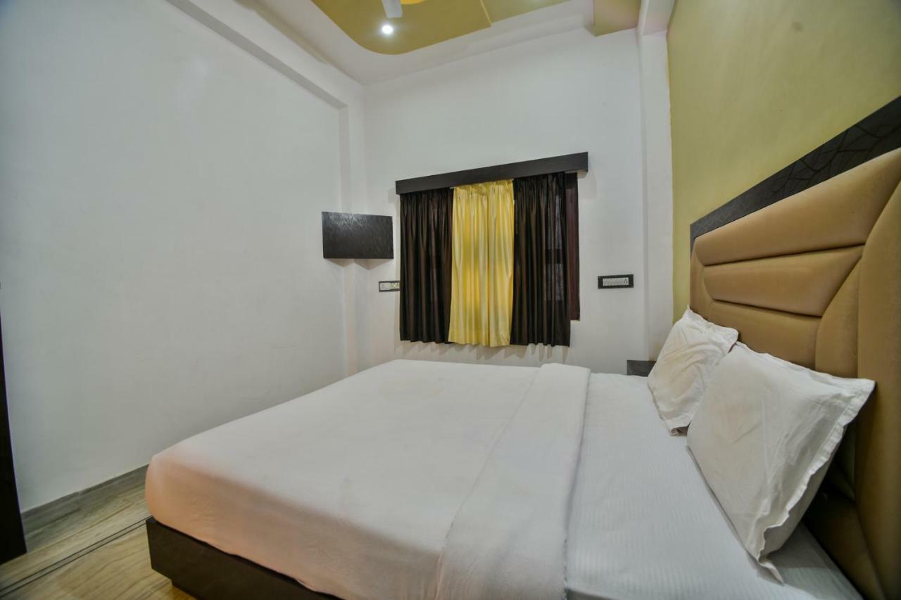 Hotel Vinayaka Натгдвара Екстер'єр фото