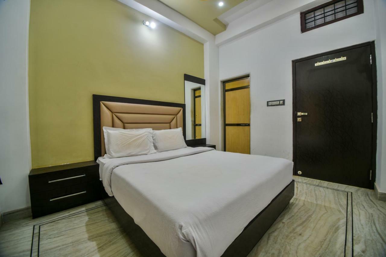 Hotel Vinayaka Натгдвара Екстер'єр фото