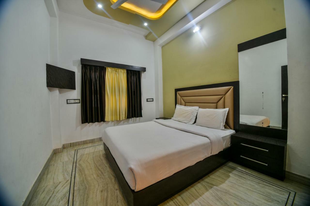 Hotel Vinayaka Натгдвара Екстер'єр фото