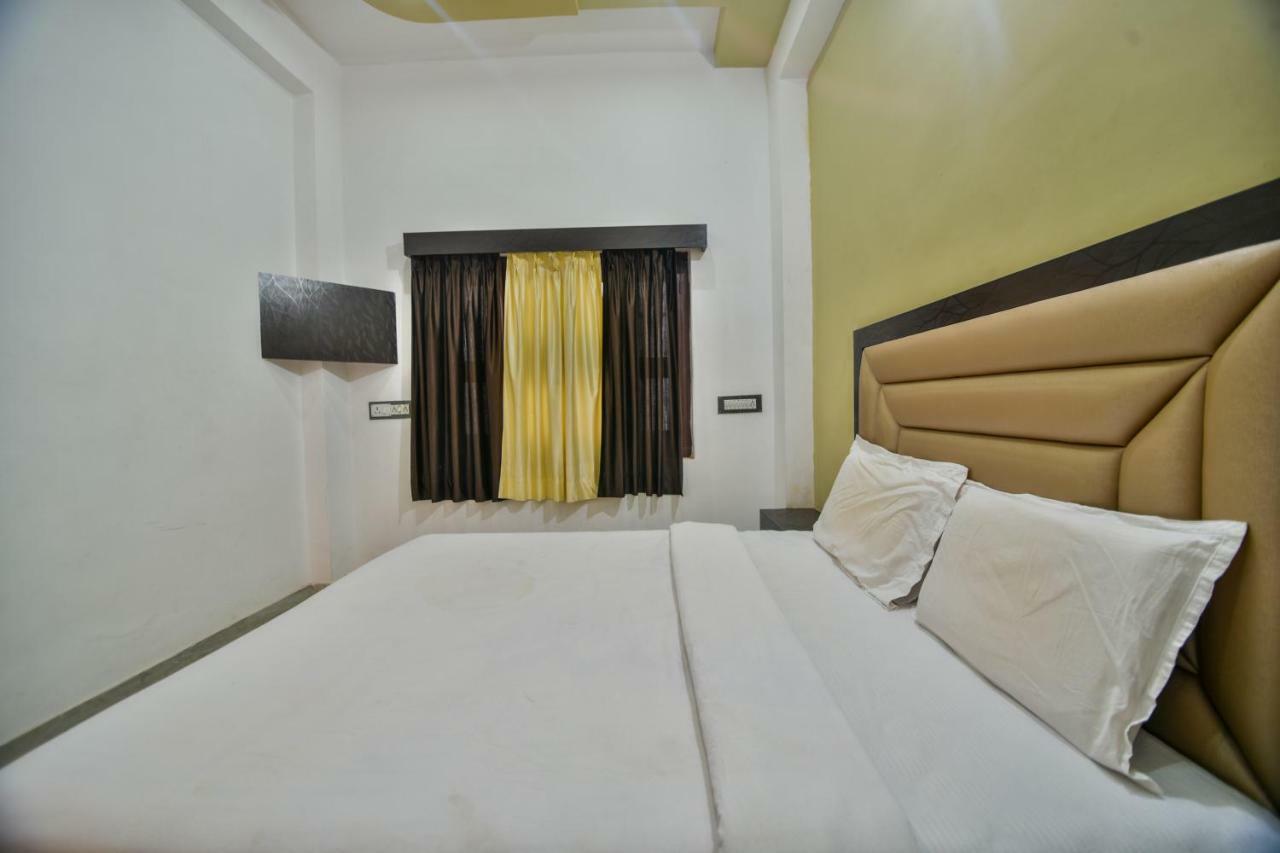 Hotel Vinayaka Натгдвара Екстер'єр фото