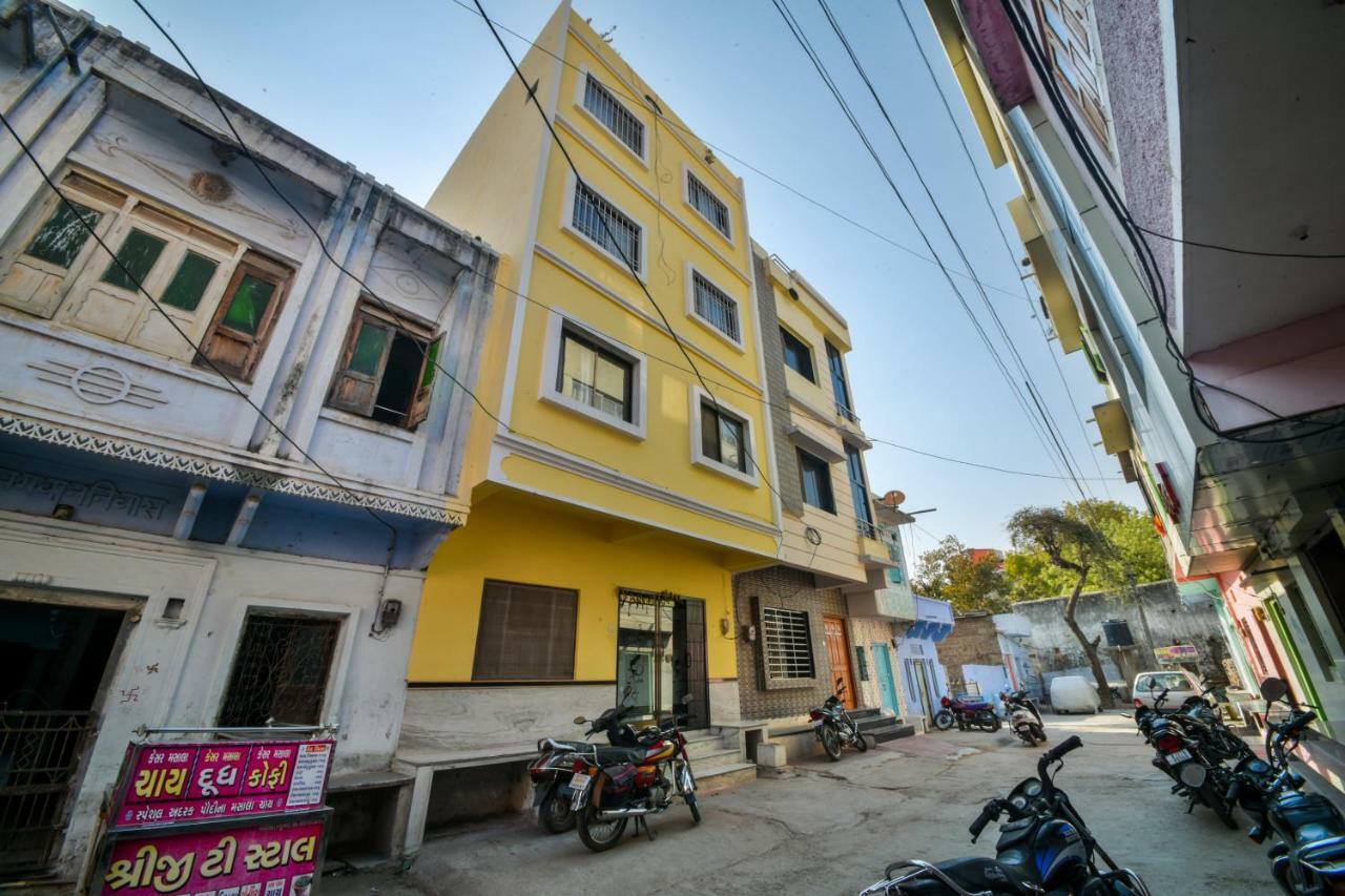 Hotel Vinayaka Натгдвара Екстер'єр фото