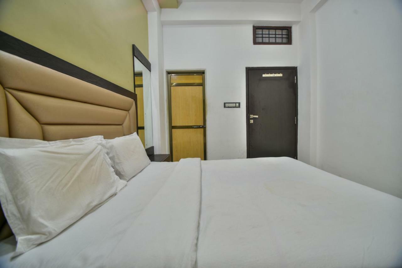 Hotel Vinayaka Натгдвара Екстер'єр фото