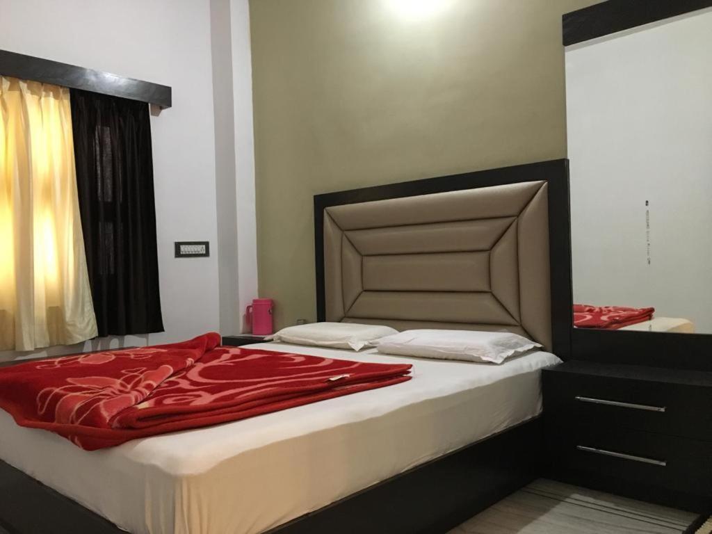 Hotel Vinayaka Натгдвара Екстер'єр фото