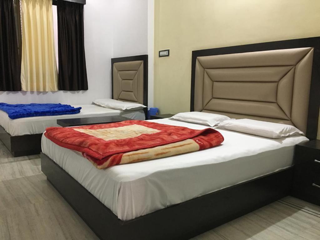 Hotel Vinayaka Натгдвара Екстер'єр фото